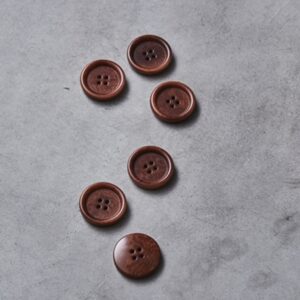Dish Corozo Knopf PECAN 25 mm Meet Milk