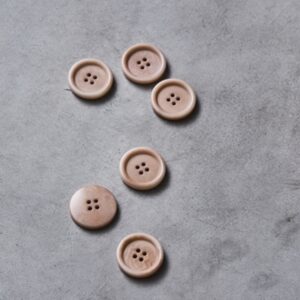 Dish Corozo Knopf WARM SAND 25 mm Meet Milk