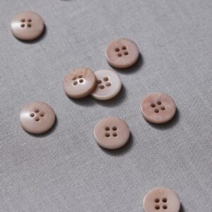 Dish Corozo Knopf WARM SAND 15 mm Meet Milk